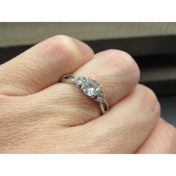 Size 7 Sterling Silver Triple Round Worn Cubic Zirconia Band Ring - Picture 2 of 6